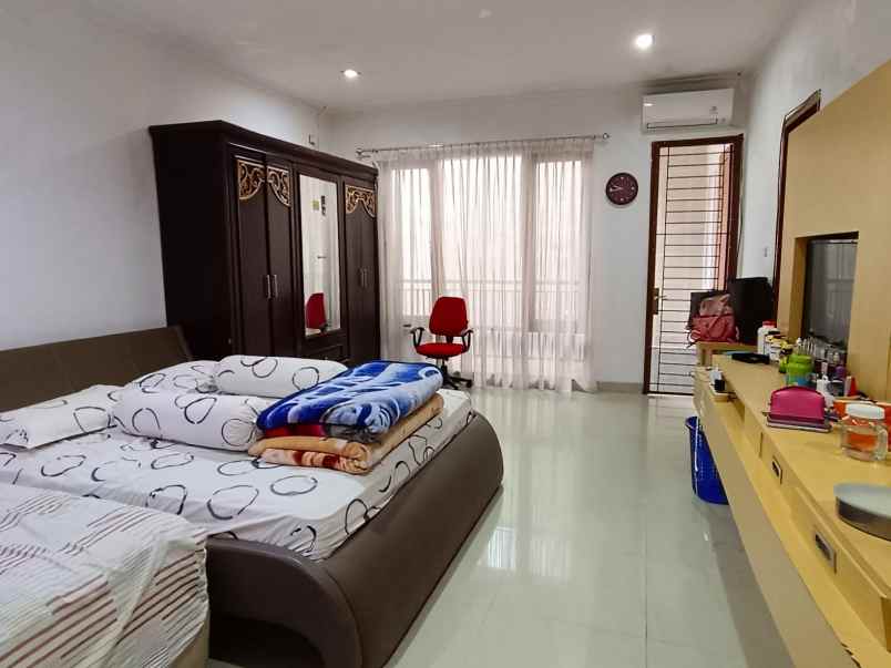 dijual rumah jalan raya sudirman semanggi