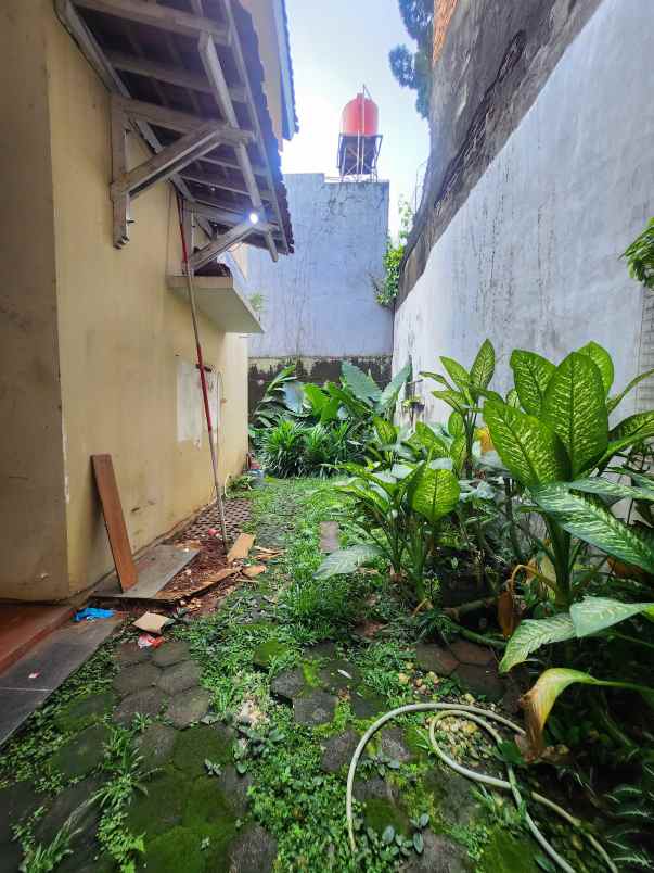 dijual rumah jalan raya tanah kusir