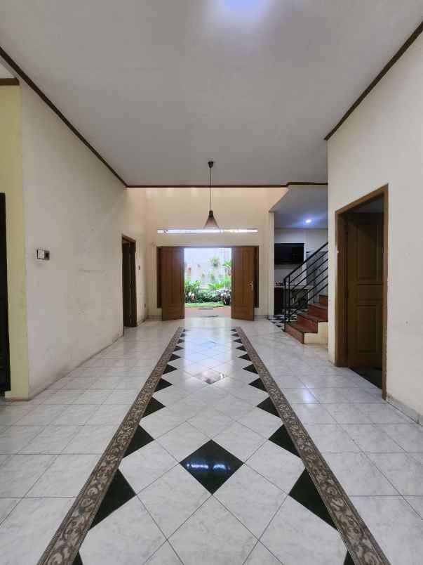 dijual rumah jalan raya tanah kusir