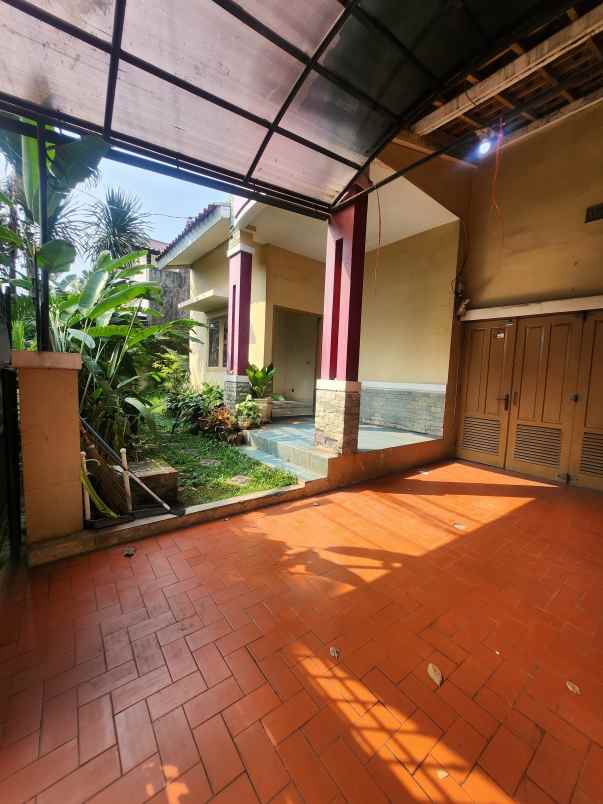 dijual rumah jalan raya tanah kusir