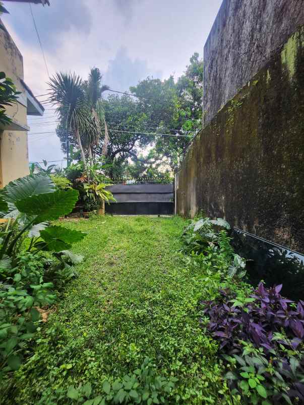 dijual rumah jalan raya tanah kusir