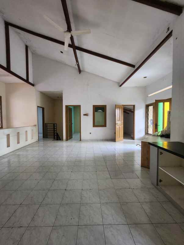 dijual rumah jalan raya tanah kusir