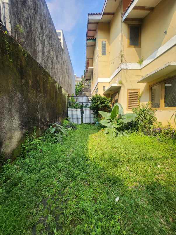 dijual rumah jalan raya tanah kusir