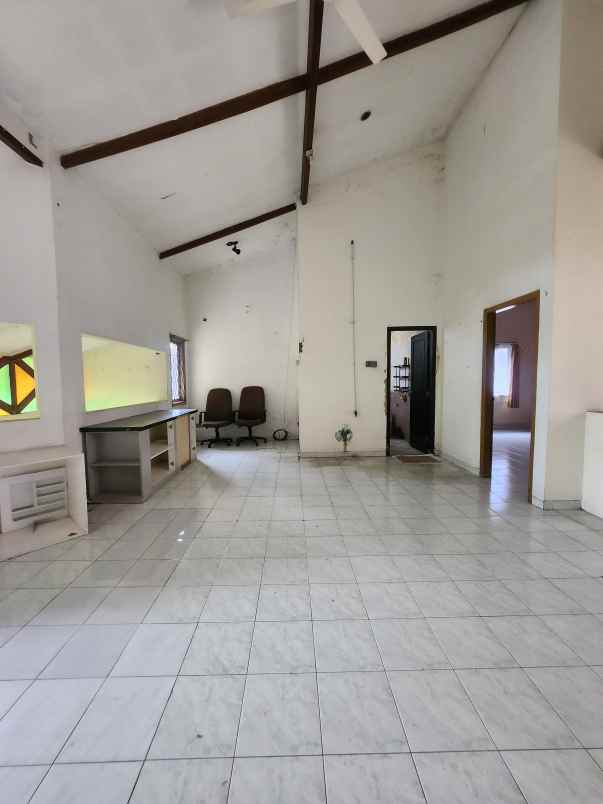 dijual rumah jalan raya tanah kusir