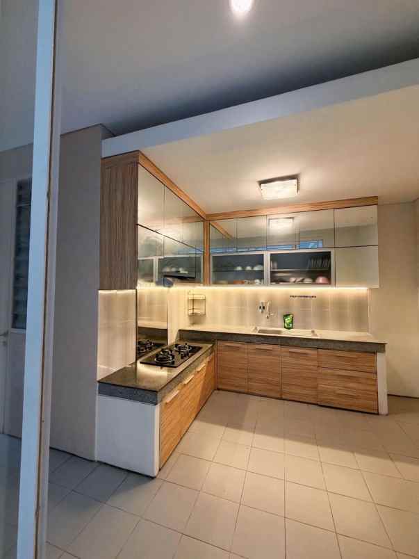 dijual rumah jalan royal residence