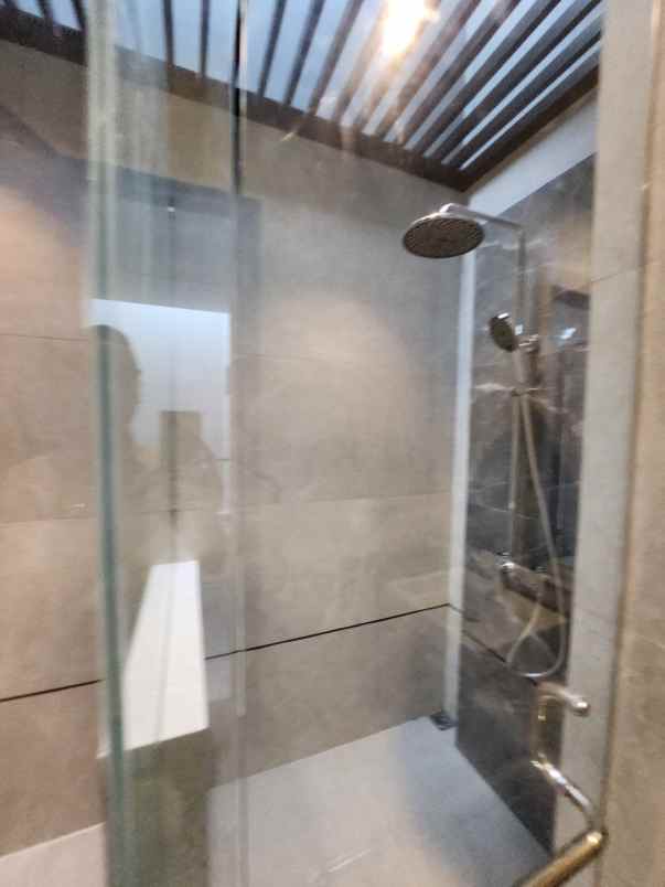 dijual rumah jalan taman internasional