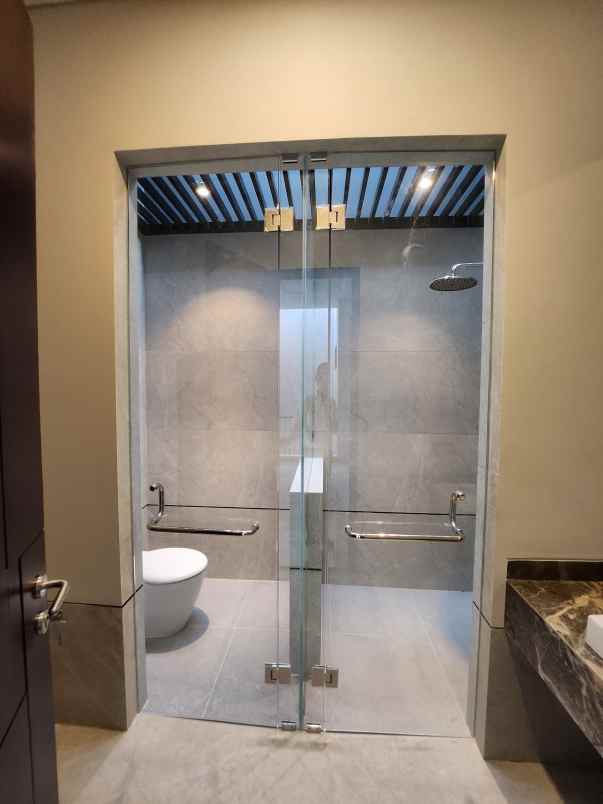 dijual rumah jalan taman internasional