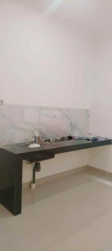 dijual rumah jalan transad raya