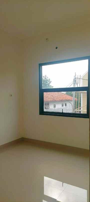 dijual rumah jalan transad raya