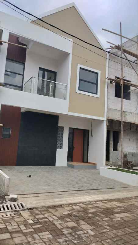 dijual rumah jalan transad raya