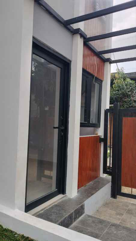 dijual rumah jalan transad raya