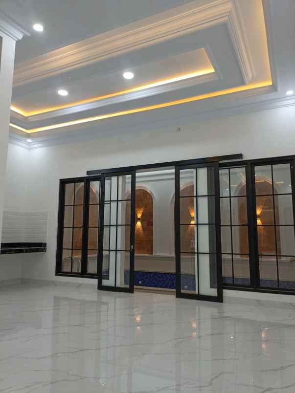 dijual rumah jalan warung sila jagakarsa