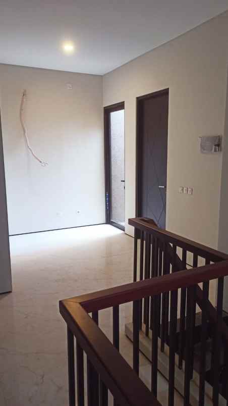 dijual rumah jalan woodland