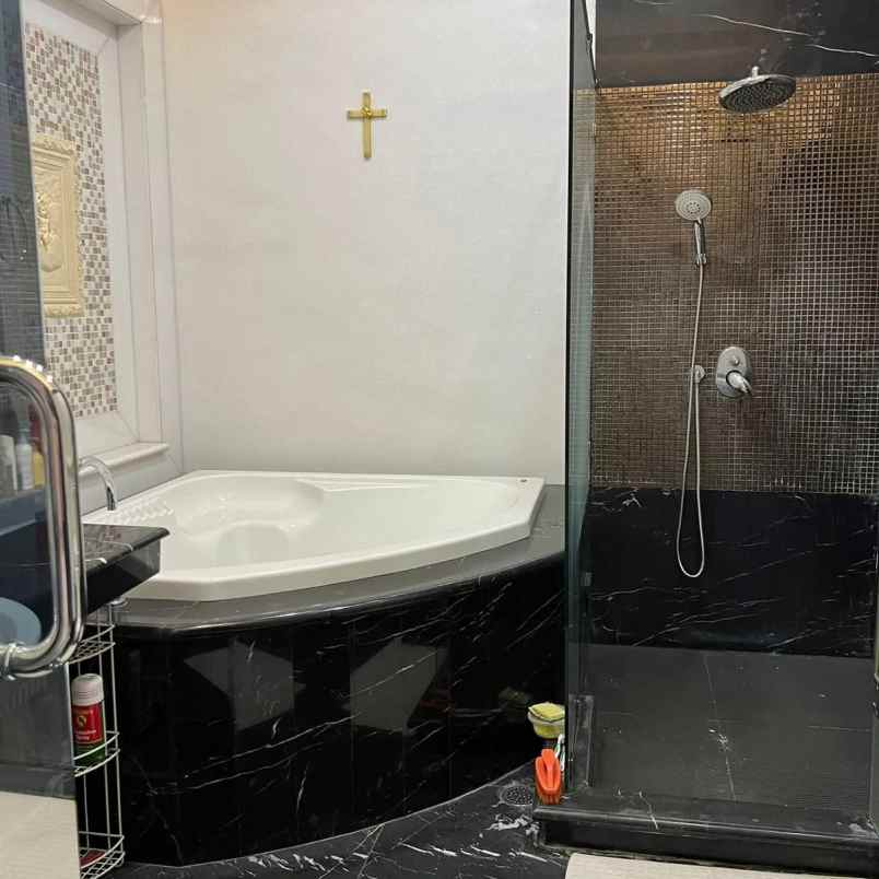 dijual rumah janur elok kelapa gading