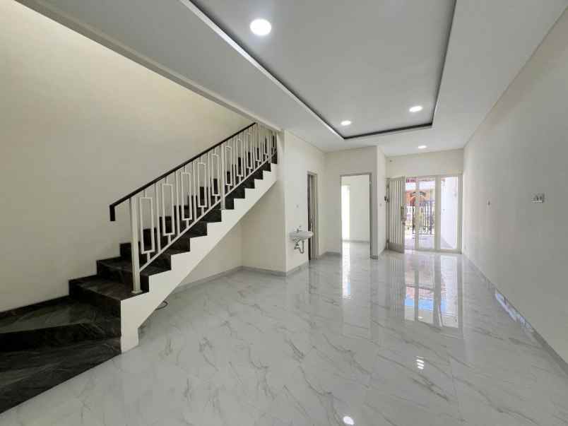 dijual rumah jemursari selatan