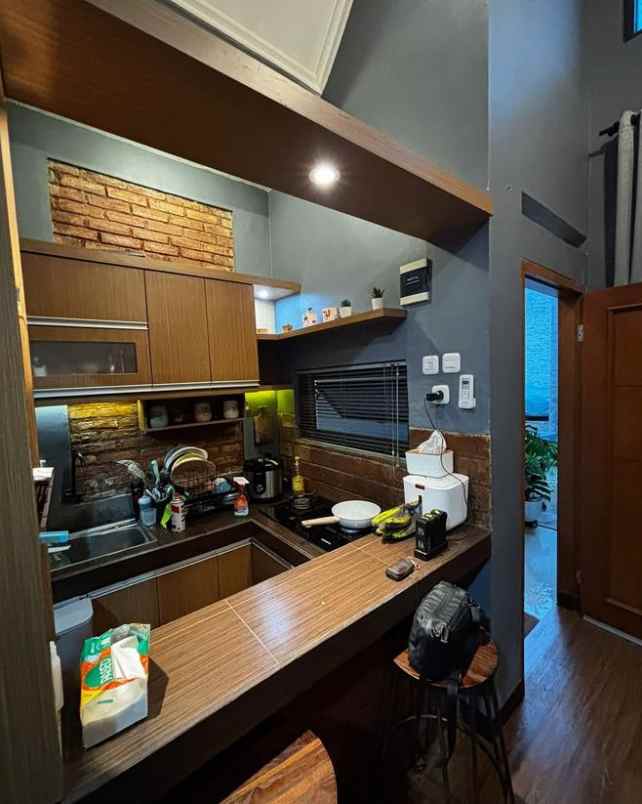 dijual rumah jl cihanjuang cimahi