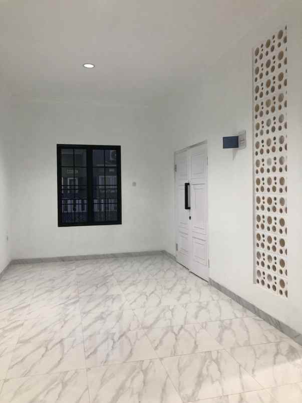 dijual rumah jl cilangkap cipayung