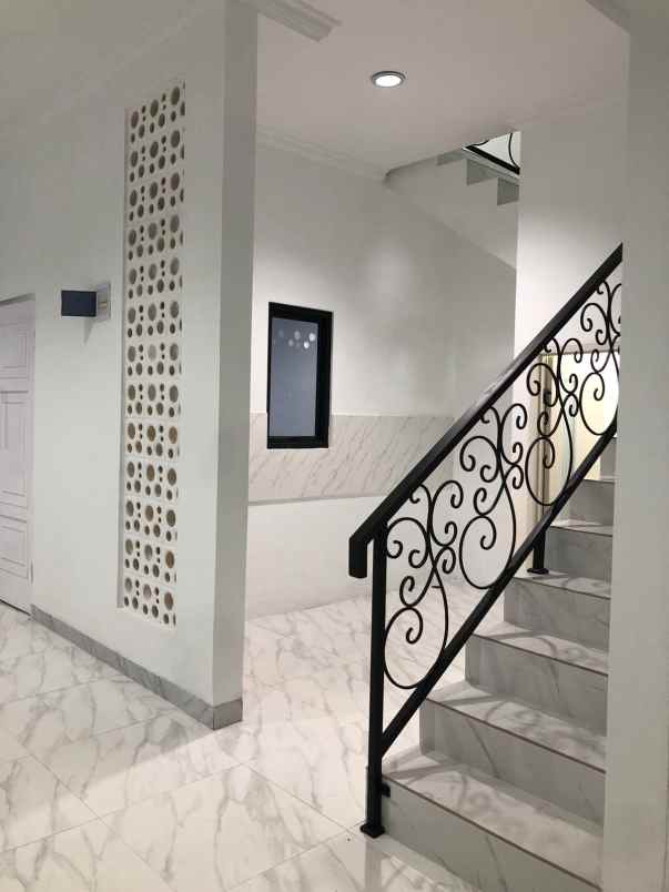 dijual rumah jl cilangkap cipayung