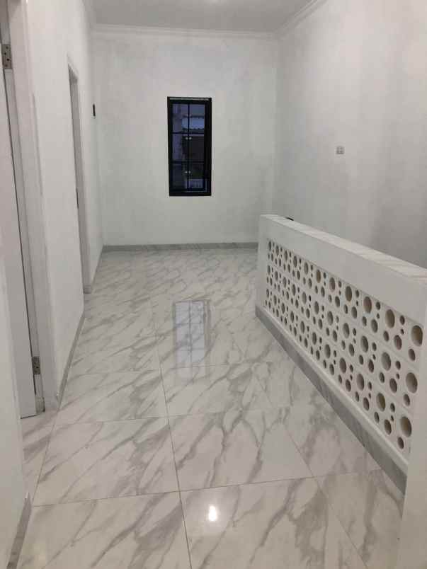 dijual rumah jl cilangkap cipayung