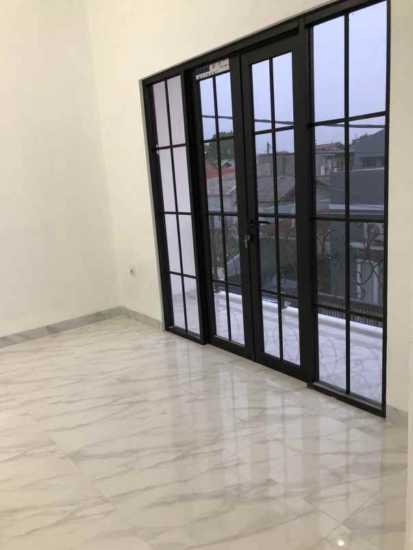 dijual rumah jl cilangkap cipayung