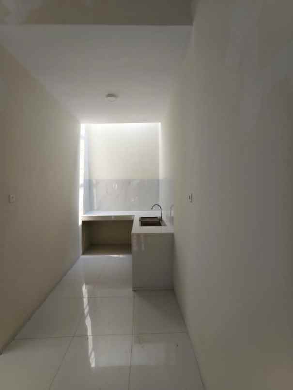 dijual rumah jl cisaranten kulon