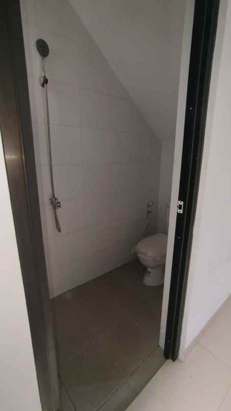 dijual rumah jl h basir