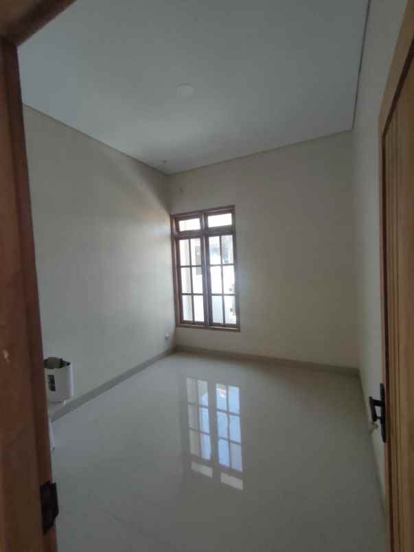 dijual rumah jl imogiri barat
