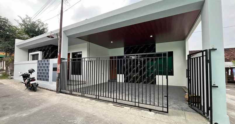 dijual rumah jl kaliurang km 12 5