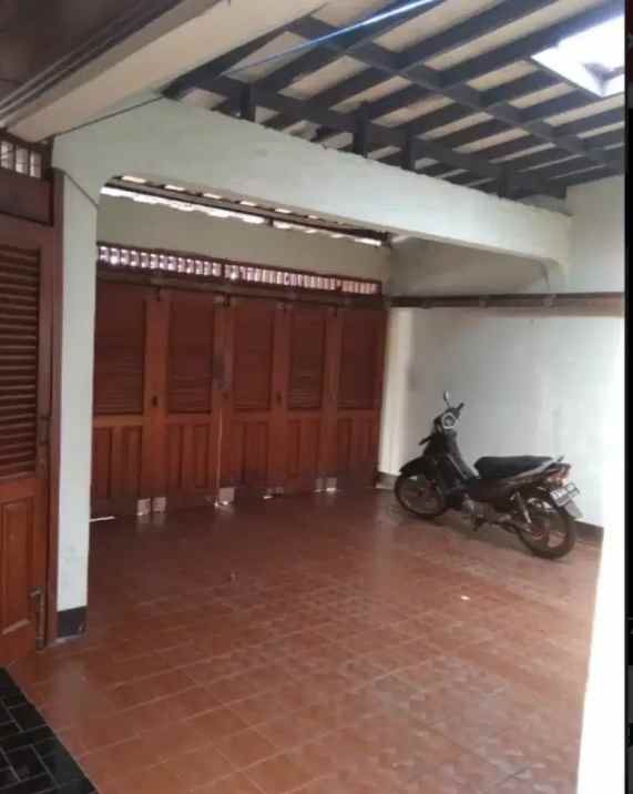 dijual rumah jl laut arafuru duren
