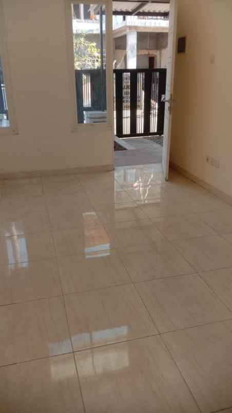 dijual rumah jl legian gununganyar iv