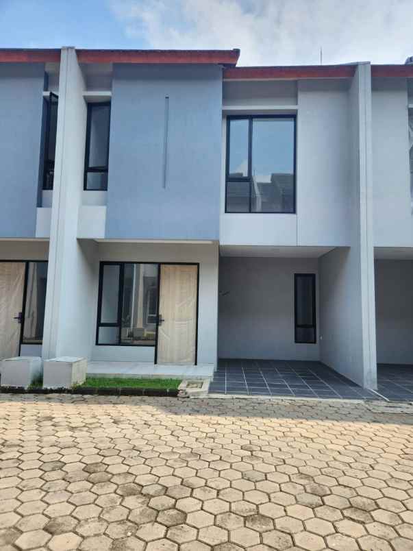 dijual rumah jl nyangka sawangan depok