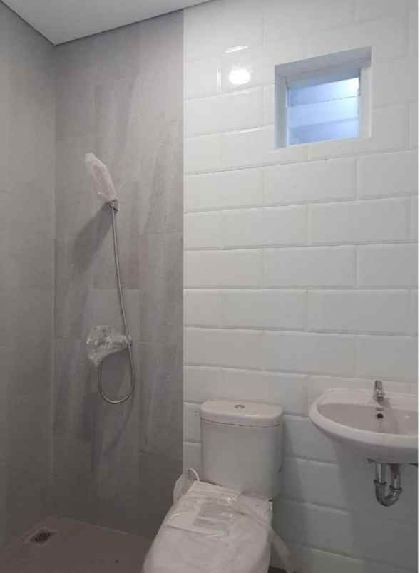 dijual rumah jl nyangka sawangan depok