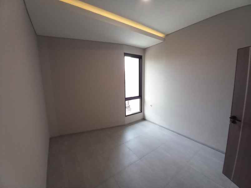 dijual rumah jl pondasi kayu putih