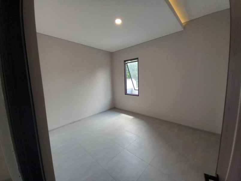 dijual rumah jl pondasi kayu putih