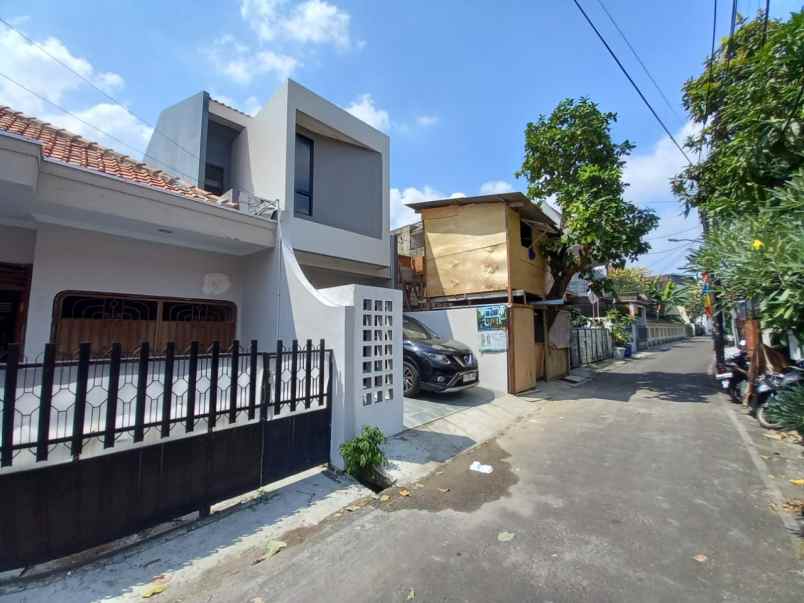 dijual rumah jl pondasi kayu putih