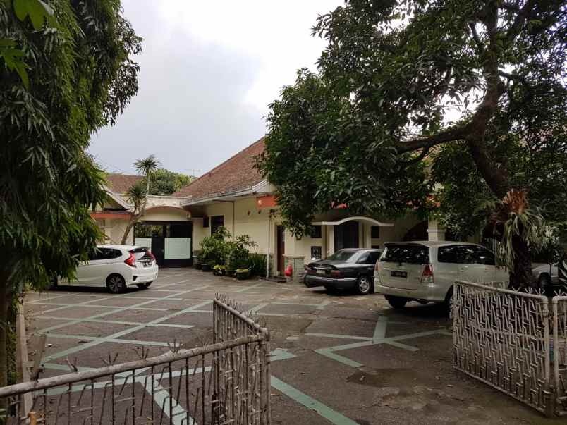 dijual rumah jl purnawarman