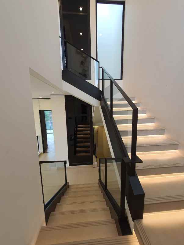 dijual rumah jl raya bojongsari no 53