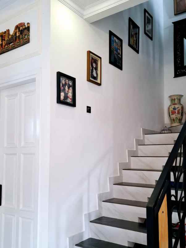 dijual rumah jl raya komplek marinir