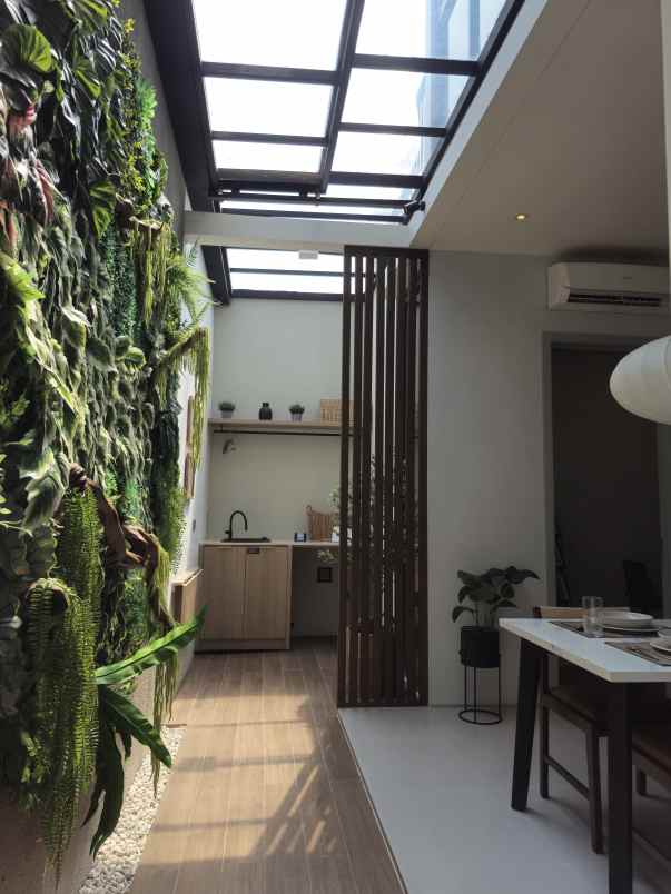 dijual rumah jl raya lebak bulus