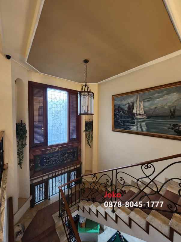 dijual rumah jl sekolah kencana