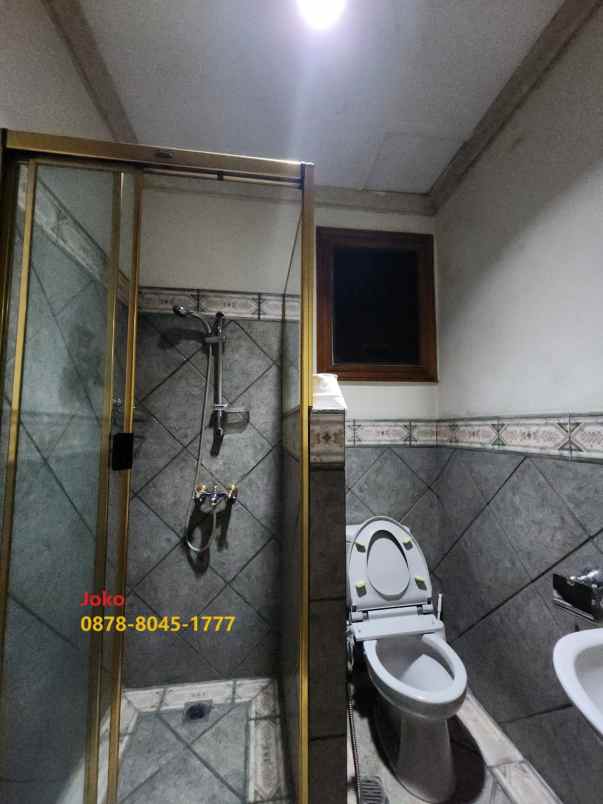 dijual rumah jl sekolah kencana