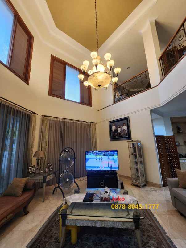 dijual rumah jl sekolah kencana