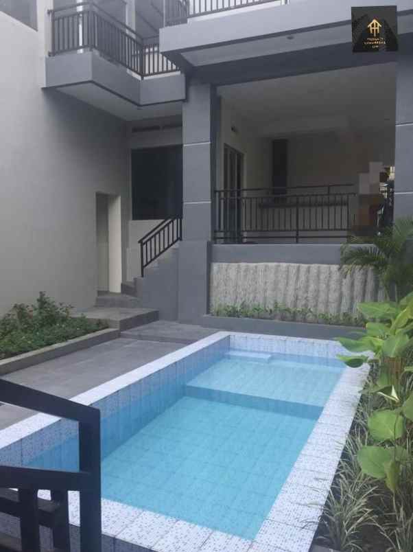dijual rumah jl setiabudi regensi