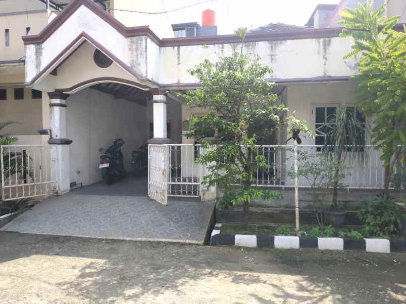 dijual rumah jl taman narogong