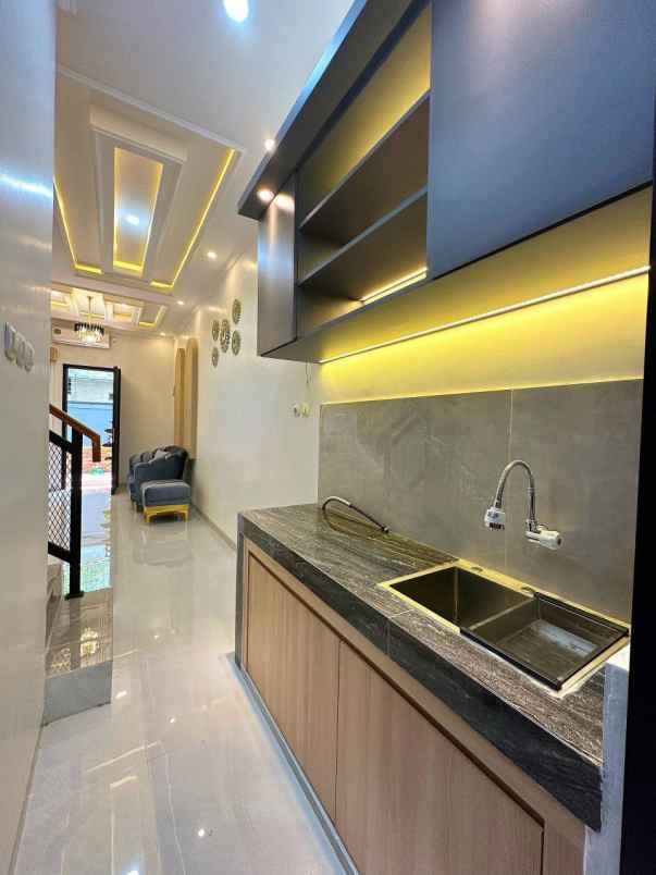 dijual rumah jl utan kayu utara