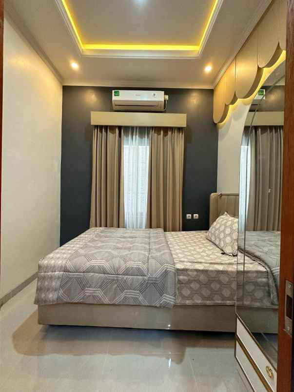 dijual rumah jl utan kayu utara