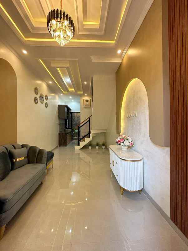 dijual rumah jl utan kayu utara