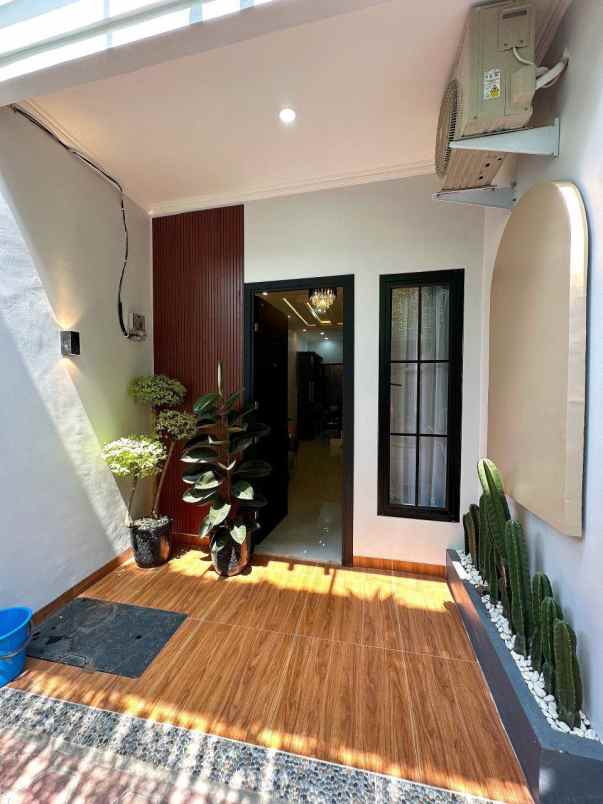 dijual rumah jl utan kayu utara