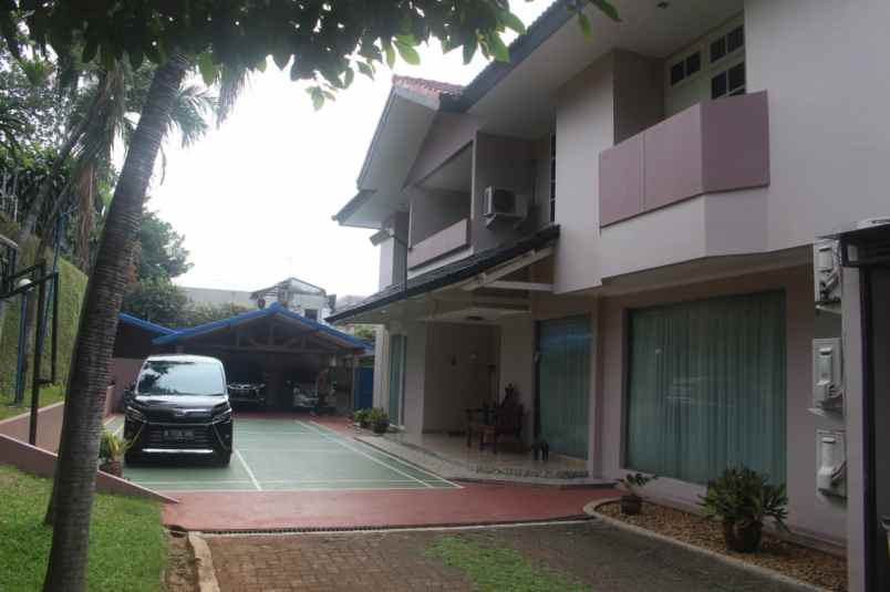 dijual rumah jln raya kebayoran baru
