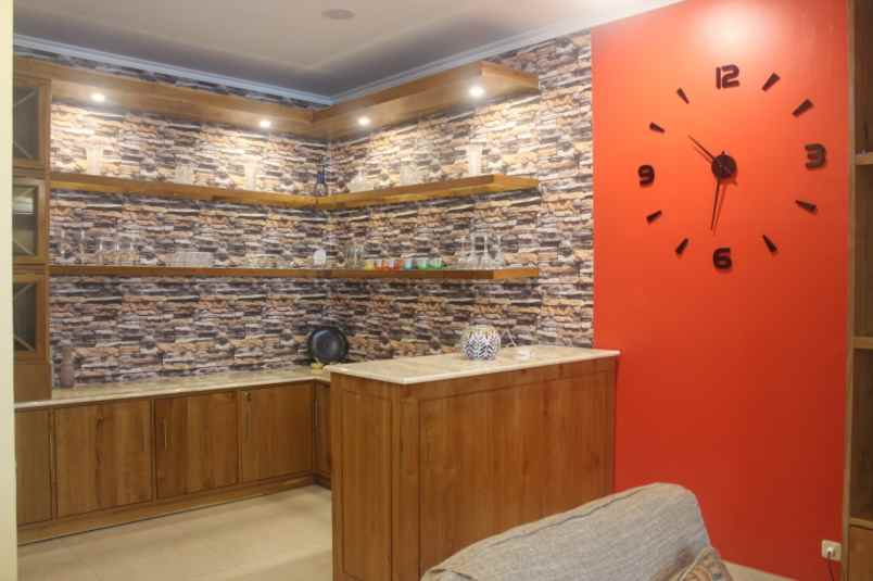 dijual rumah jln raya kebayoran baru